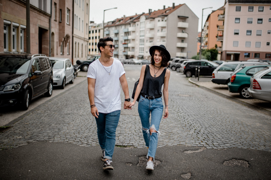 Urban Couple Shot Streetstyle Nuernberg Engagementshot Paerchenshot Grossstadtliebe 31