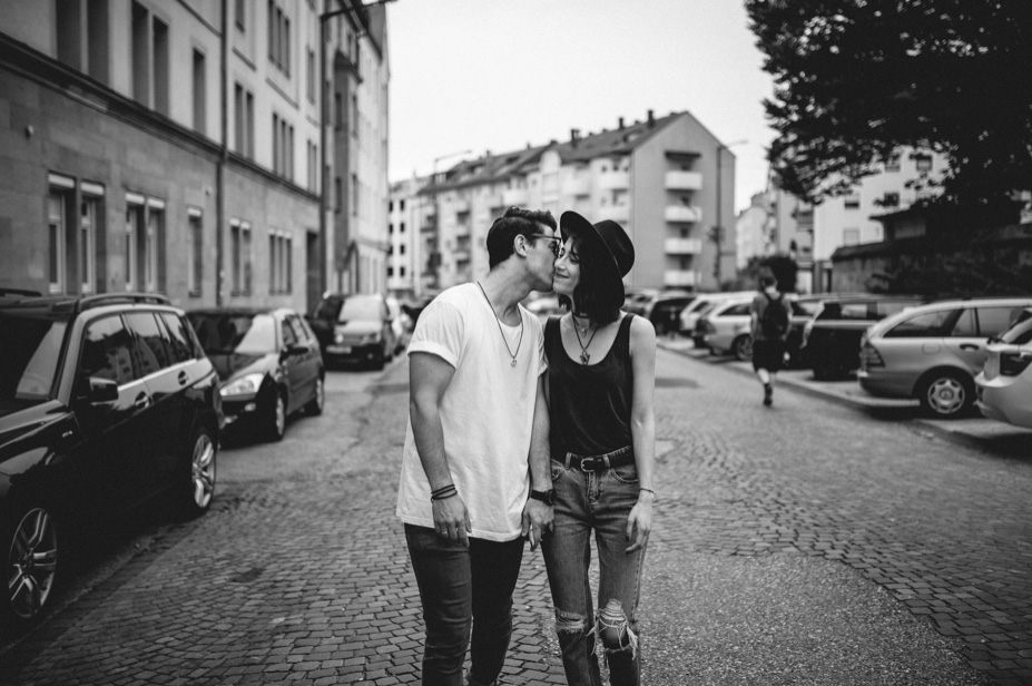 Urban Couple Shot Streetstyle Nuernberg Engagementshot Paerchenshot Grossstadtliebe 32