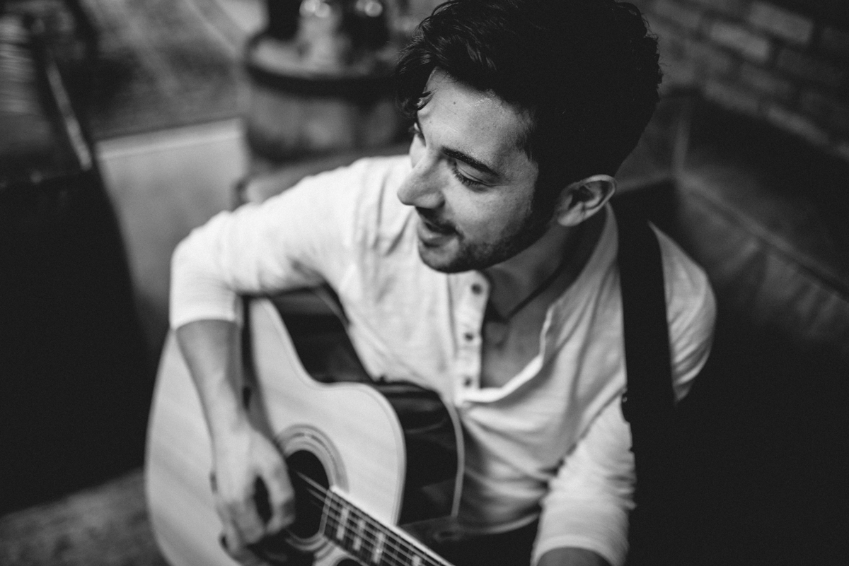 Hochzeitss&auml;nger Alessandro Mega - Hochzeitsfotograf Ansbach - sch&ouml;ne Hochzeitsfotos in Gunzenhausen - Spiegelhof Fotografie